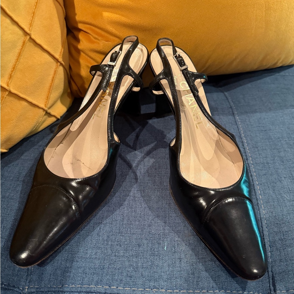 EUC Vintage 90’s Chanel Slingback Leather Spectator Pumps